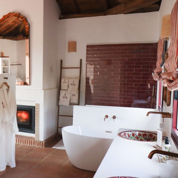 Cornaline - Luxury Ensuite King Bed - Image 3